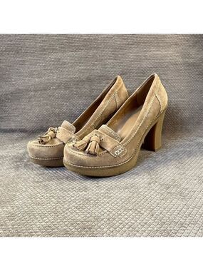 Marc Fisher Women sz 9.5 MFPREM Tan Seude Tasseled Platform Heels